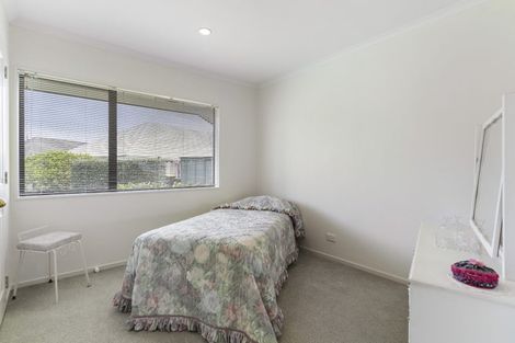 Photo of property in 2 Pat O'connor Place, Manurewa, Auckland, 2105