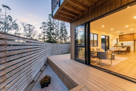Photo of property in 26 Curtiss Circle, Hobsonville, 0618
