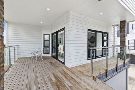 Photo of property in 4225a Great North Road, Glendene, Auckland, 0602