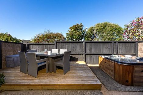 Photo of property in 32 Sunny Crescent, Huapai, Kumeu, 0810