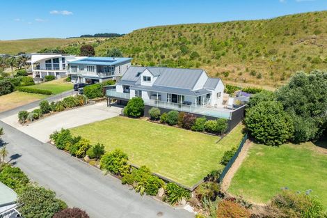 Photo of property in 11 Palm Parade, Riversdale Beach, Masterton, 5872