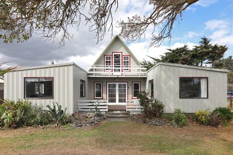 Photo of property in 15 Punga Street, Tangimoana, 4822