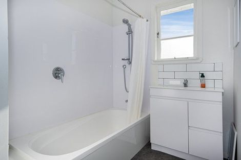 Photo of property in 1a Whimp Avenue, Onerahi, Whangarei, 0110