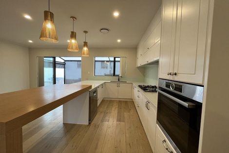 Photo of property in 2 Crompton Place, Orewa, 0931