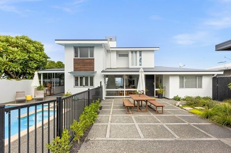 Photo of property in 2 Cobden Road, Bluff Hill, Napier, 4110