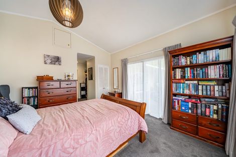 Photo of property in 36 Larchmont Grove, Totara Park, Upper Hutt, 5018