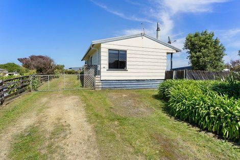 Photo of property in 17 Kitchener Street, Te Horo Beach, Otaki, 5581
