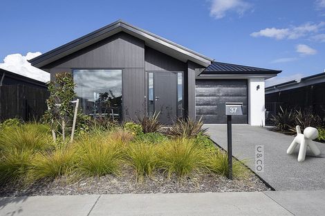 Photo of property in 37 Lumbarda Drive, Kumeu, 0810