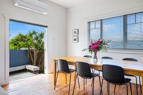 Photo of property in 12 Rewarewa Road, Te Atatu Peninsula, Auckland, 0610