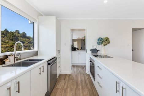 Photo of property in 11 Parkinson Close, Whitby, Porirua, 5024