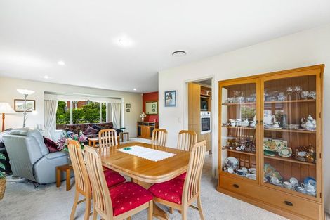 Photo of property in 8 Toledo Avenue, Henderson, Auckland, 0612