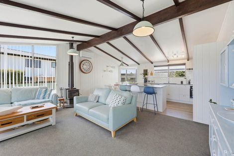 Photo of property in 6 Vela Place, Clarks Beach, 2122