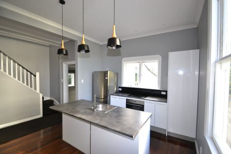 Photo of property in 6 Newman Terrace, Thorndon, Wellington, 6011