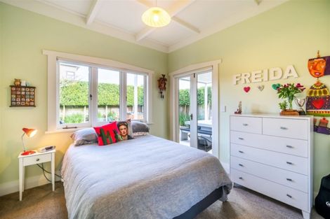 Photo of property in 27 Merani Street, Narrow Neck, Auckland, 0622