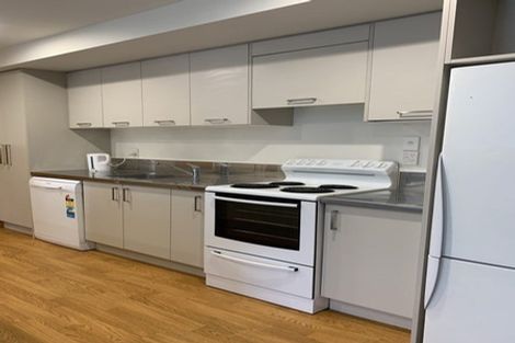 Photo of property in 5 Athol Terrace, Upper Riccarton, Christchurch, 8041