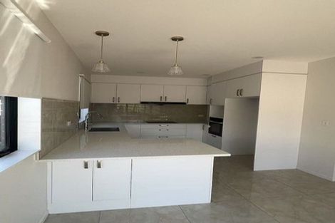 Photo of property in 28a Tiraumea Drive, Pakuranga, Auckland, 2010