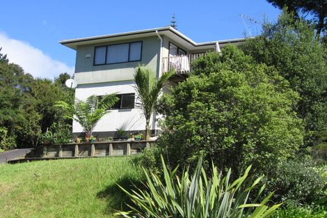 Photo of property in 1/2 Heatherleigh Rise, Northcross, Auckland, 0632