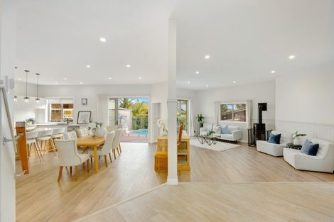 Photo of property in 39 Scarlet Oak Drive, Schnapper Rock, Auckland, 0632