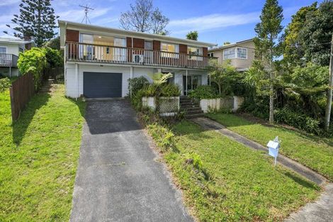 Photo of property in 7 Heather Place, Sunnynook, Auckland, 0620