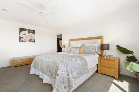 Photo of property in 68 Exmouth Road, Northcote, Auckland, 0627