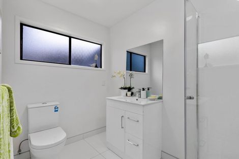 Photo of property in 2/16 John Downs Drive, Browns Bay, Auckland, 0630