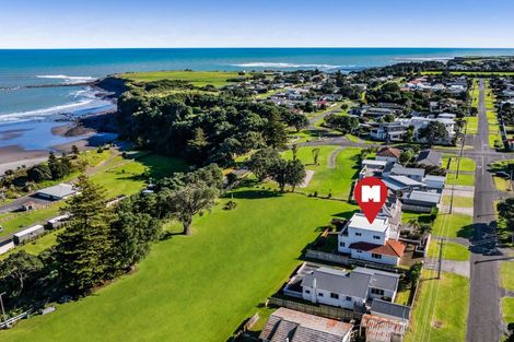 Photo of property in 22 Fox Street, Opunake, 4616