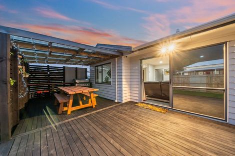 Photo of property in 5 Ashburn Road, Wainuiomata, Lower Hutt, 5014