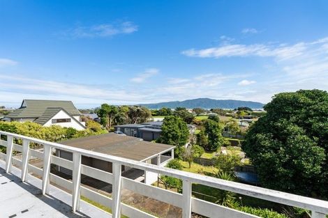 Photo of property in 111 Golf Road, Paraparaumu Beach, Paraparaumu, 5032