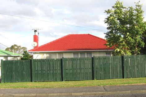 Photo of property in 13 Coniston Avenue, Te Atatu South, Auckland, 0610