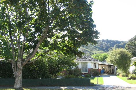 Photo of property in 6 Hall Grove, Ebdentown, Upper Hutt, 5018