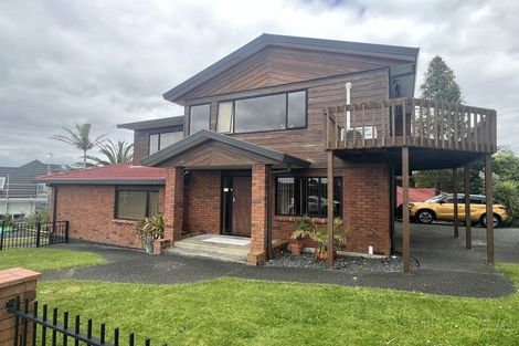 Photo of property in 1/994 Beach Road, Torbay, Auckland, 0630