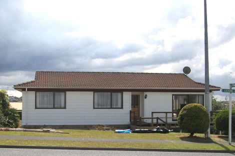 Photo of property in 162 Luckens Road, West Harbour, Auckland, 0618
