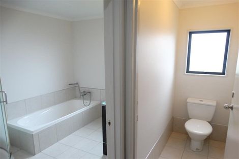 Photo of property in 48 Rising Parade, Fairview Heights, Auckland, 0632