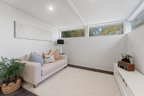 Photo of property in 16 Forrest Hill Road, Forrest Hill, Auckland, 0620