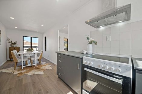 Photo of property in 4 De Quincey Terrace, Highland Park, Auckland, 2010