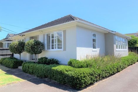 Photo of property in 6 Irirangi Road, Greenlane, Auckland, 1061