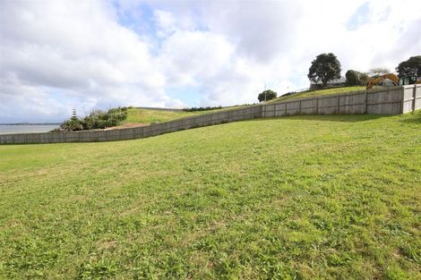 Photo of property in 61 Athenree Road, Athenree, 3177