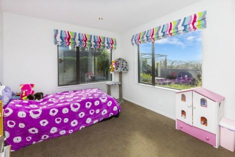 Photo of property in 29 King Charles Drive, Kingsley Heights, Upper Hutt, 5018