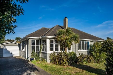Photo of property in 32 Jillett Street, Titahi Bay, Porirua, 5022