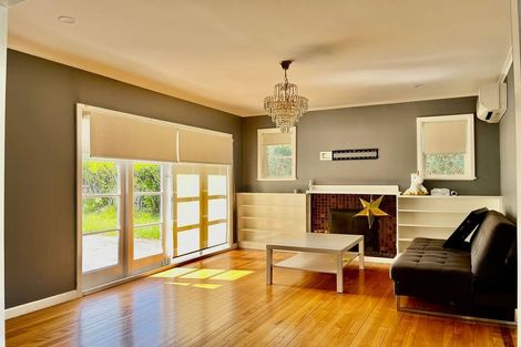 Photo of property in 46 Kelman Road, Kelston, Auckland, 0602