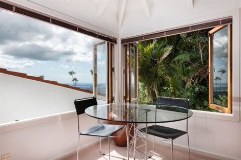 Photo of property in 531 Scenic Drive, Waiatarua, Auckland, 0612