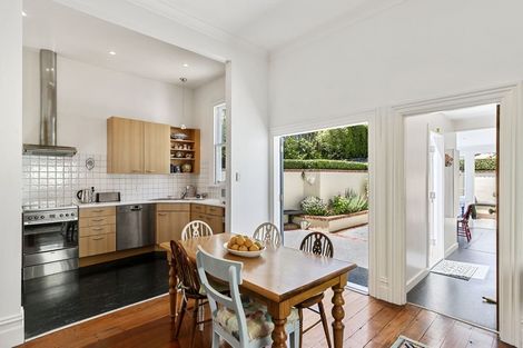 Photo of property in 33 Grove Road, Kelburn, Wellington, 6012