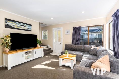 Photo of property in 2/154 Newlands Road, Newlands, Wellington, 6037