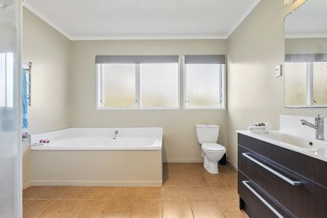 Photo of property in 60 Evelyn Road, Cockle Bay, Auckland, 2014