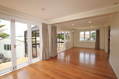 Photo of property in 36 Philomel Crescent, Bayswater, Auckland, 0622