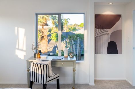 Photo of property in 8 Roy Maloney Drive, Henderson, Auckland, 0612