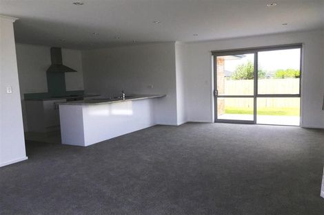 Photo of property in 92 Barbados Way, One Tree Point, 0118