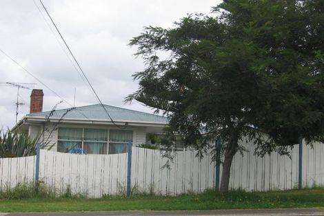 Photo of property in 1/73 Chivalry Road, Glenfield, Auckland, 0629