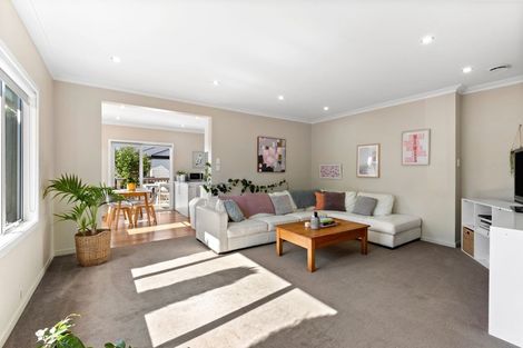 Photo of property in 157 Mangorei Road, Merrilands, New Plymouth, 4312