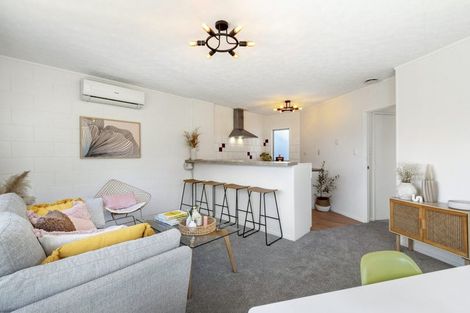 Photo of property in 1/92 Lake Road, Northcote, Auckland, 0627